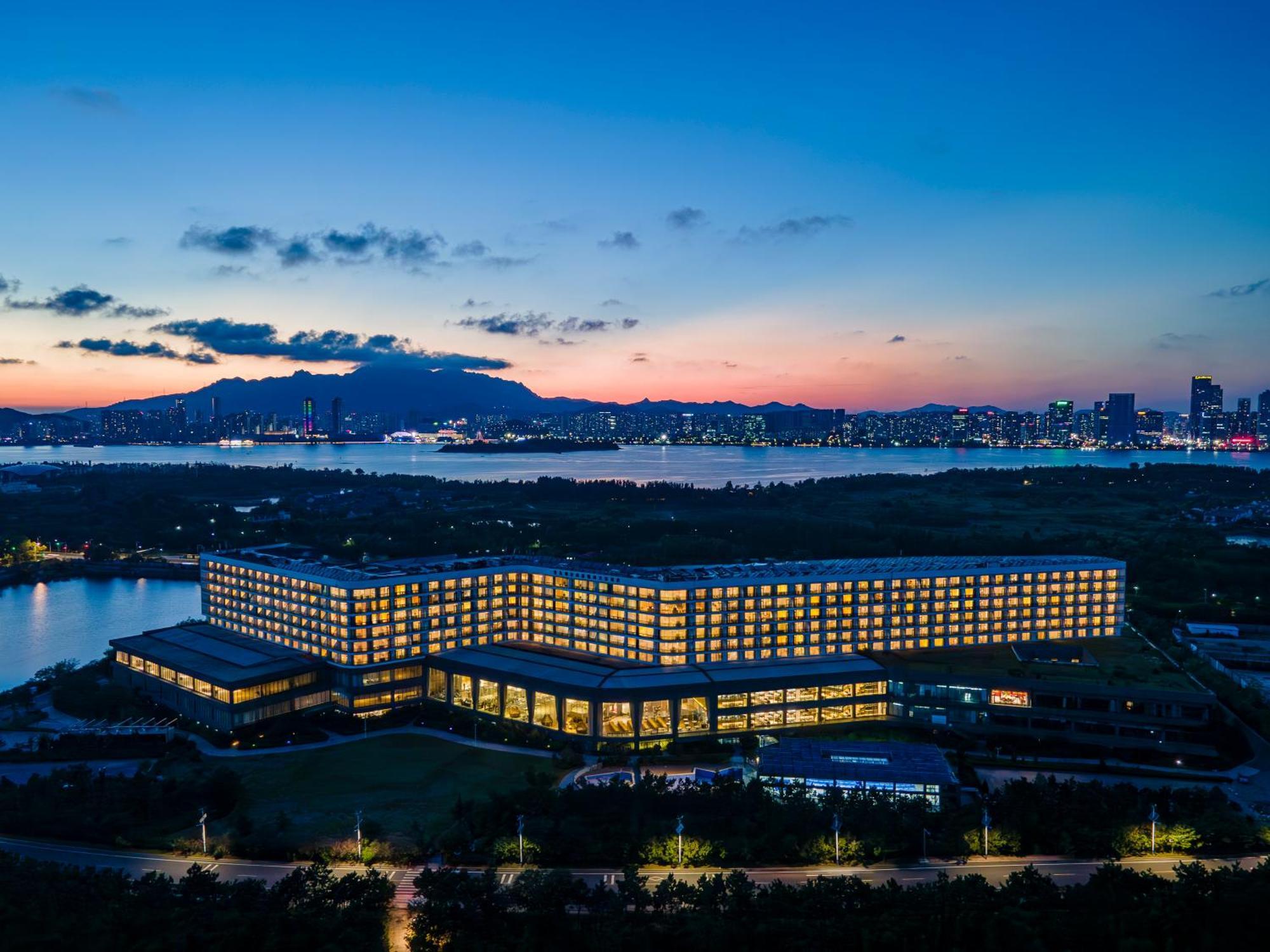 Hotel Wyndham Grand Qingdao Extérieur photo
